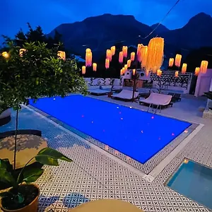 Güler Butık Otel